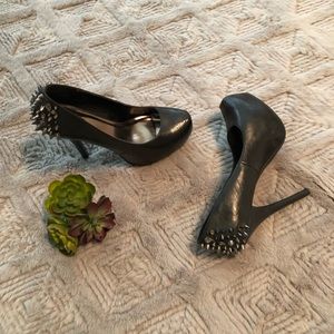 Zigi Soho platform spiked pumps!